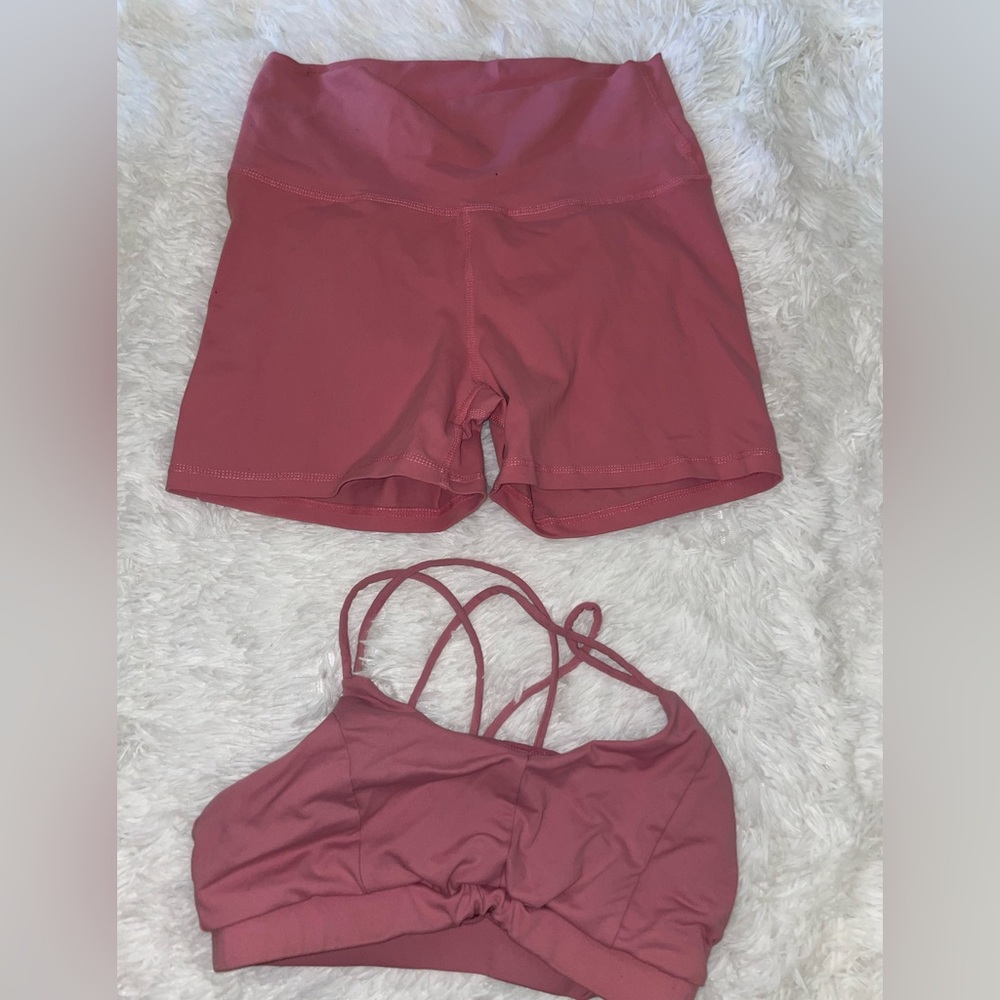 Pink echt scrunch shorts set workout